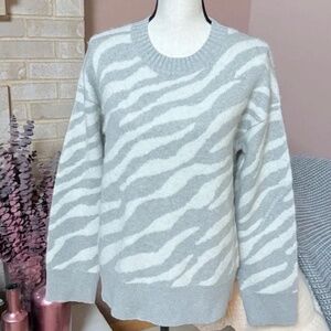 EVERLANE The Alpaca Tiger Jacquard Crewneck Sweater - Gray & White